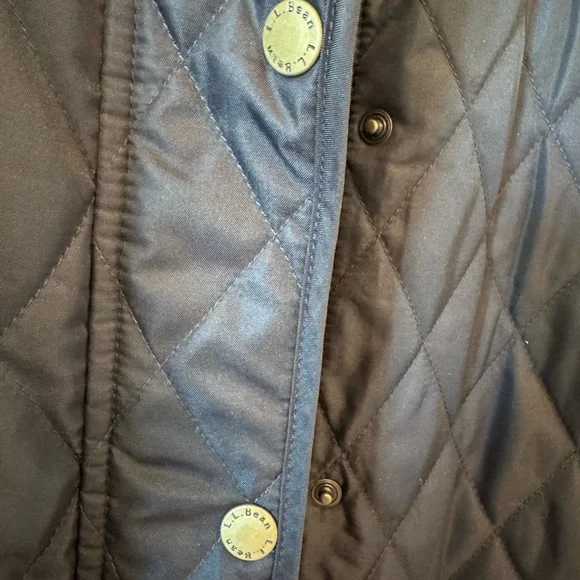 L.L. Bean Women’s Quilted Diamond-Stitch Puffer Jacket - Picture 4 of 12